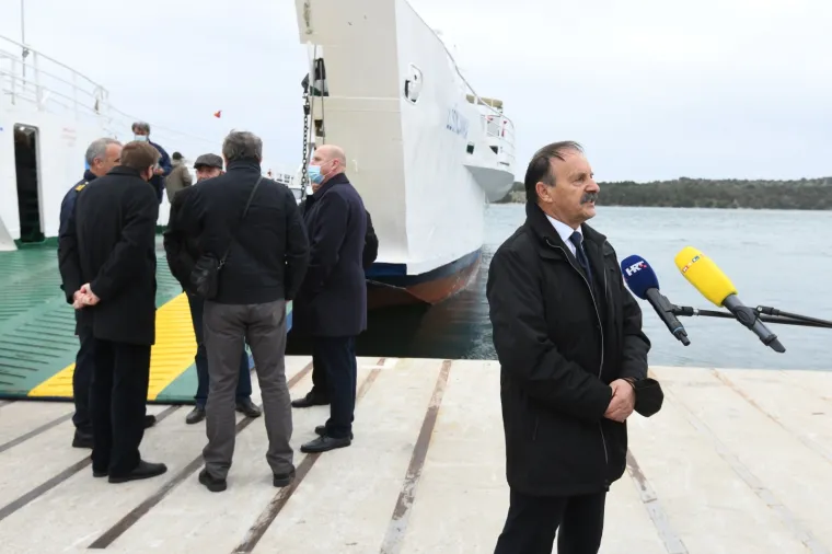 &Scaron;ibenik: Opro&scaron;taj od kapetana Ante Mrvice u &scaron;ibenskoj luci uz sirene brodova Jadrolinije