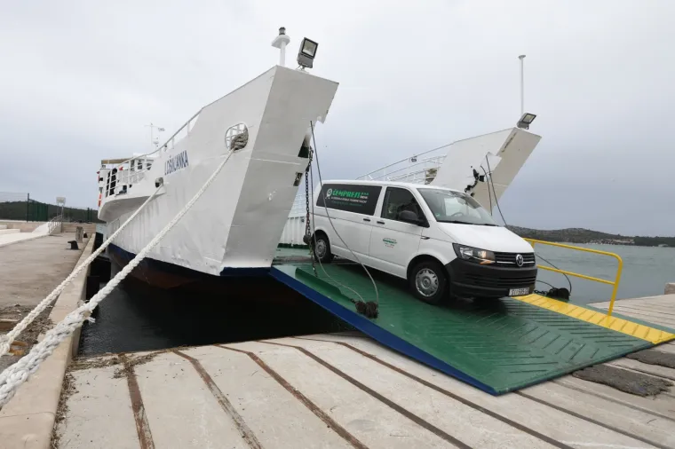 &Scaron;ibenik: Opro&scaron;taj od kapetana Ante Mrvice u &scaron;ibenskoj luci uz sirene brodova Jadrolinije