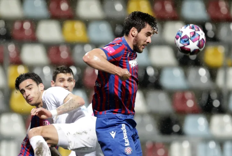 [FOTO] HAJDUK I RIJEKA U ŽESTOKOJ BORBI NA RUJEVICI: U ovom Jadranskom derbiju ulozi su stvarno veliki