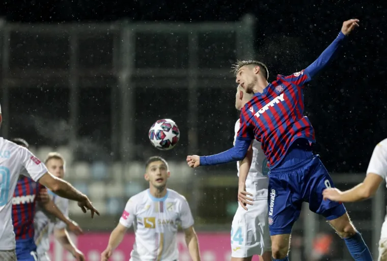 [FOTO] HAJDUK I RIJEKA U ŽESTOKOJ BORBI NA RUJEVICI: U ovom Jadranskom derbiju ulozi su stvarno veliki
