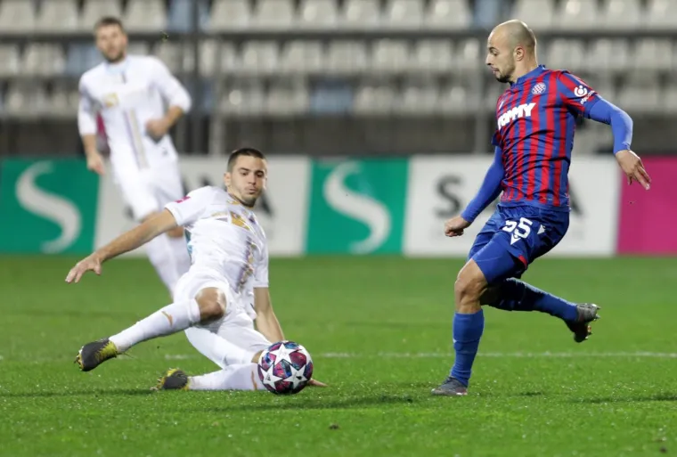 [FOTO] HAJDUK I RIJEKA U ŽESTOKOJ BORBI NA RUJEVICI: U ovom Jadranskom derbiju ulozi su stvarno veliki