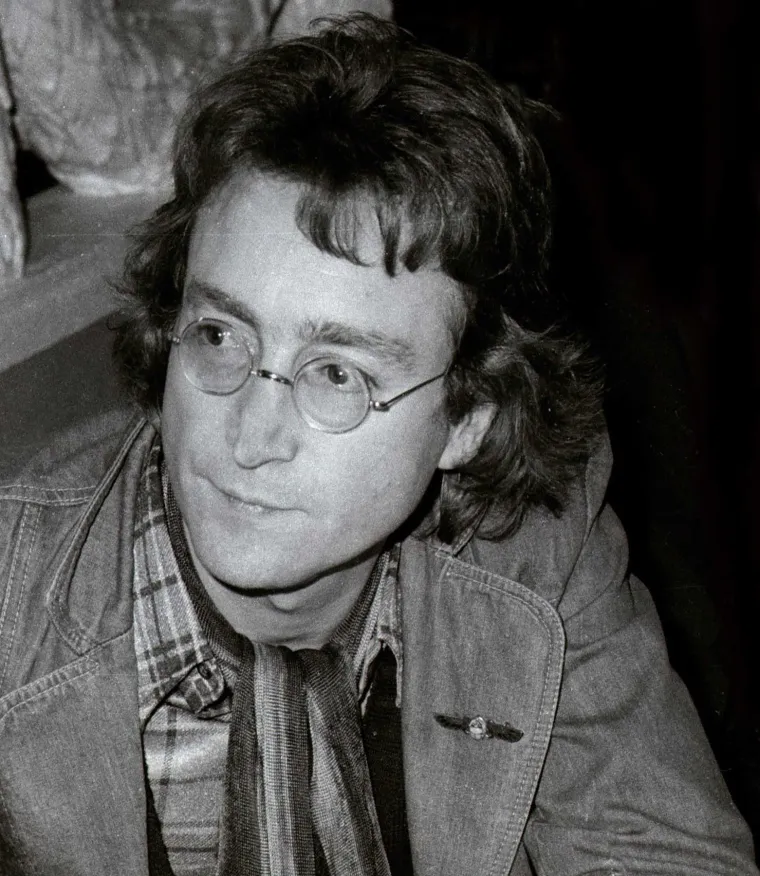 Legendarni John Lennon ubijen je 8. prosinca 1980., a i 40 godina nakon njegove smrti glazba Beatlesa je iznimno popularna. Zahvaljujući zaslugama za pisanje najpopularnijih pjesama i njihovom korištenju na televiziji i filmu, pokojni Lennon zaradio je 13 milijuna dolara.