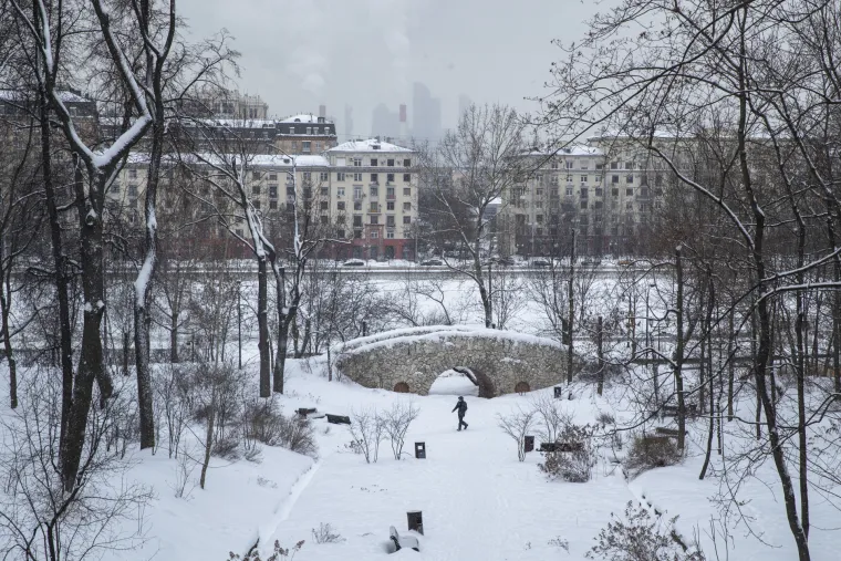 Snježna oluja pogodila je Moskvu: Do subote je napadalo 56 centimetara snijega