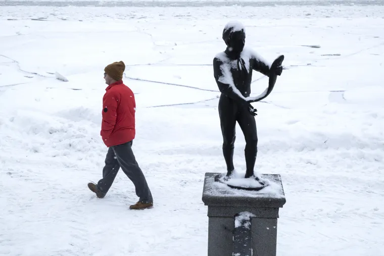 Snježna oluja pogodila je Moskvu: Do subote je napadalo 56 centimetara snijega