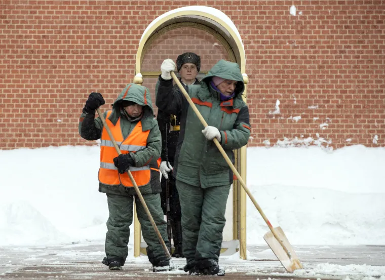 Snježna oluja pogodila je Moskvu: Do subote je napadalo 56 centimetara snijega