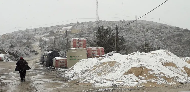 Snijeg u Dalmaciji: Pahulje zabijelile Vis, Bi&scaron;evo, Korčulu...