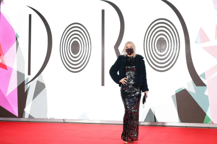 CETINSKOG JE TE&Scaron;KO OBJASNITI, MIA NEGOVETIĆ JE ODRASLA, A HRT-OVA VODITELJICA POMELA HALJINOM: Pogledajte crveni tepih Dore, ima tu svega i svačega