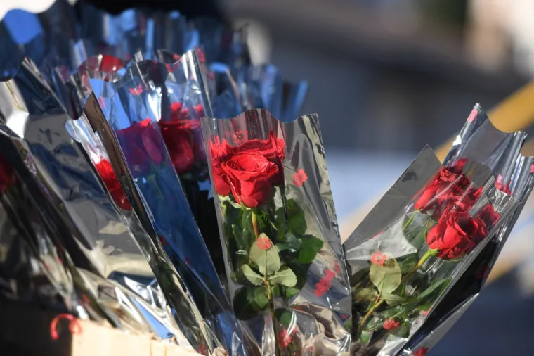 Koroni usprkos, građani su danas slavili ljubav: Pogledajte kako je izgledalo Valentinovo diljem Hrvatske