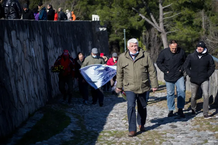 OBILJEŽEN DAN ANTIFA&Scaron;IZMA U MOSTARU: Antifa&scaron;isti položili cvijeće i vijence na Partizanskom spomen groblju
