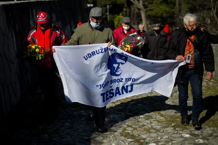 OBILJEŽEN DAN ANTIFA&Scaron;IZMA U MOSTARU: Antifa&scaron;isti položili cvijeće i vijence na Partizanskom spomen groblju