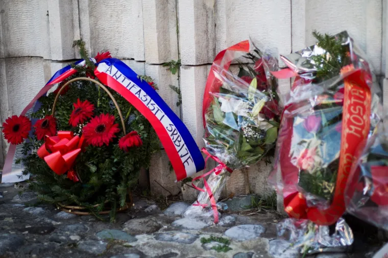 OBILJEŽEN DAN ANTIFA&Scaron;IZMA U MOSTARU: Antifa&scaron;isti položili cvijeće i vijence na Partizanskom spomen groblju