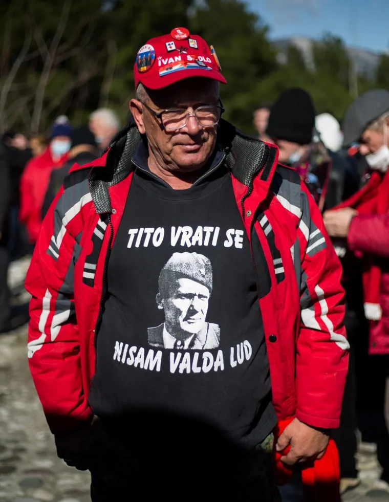 OBILJEŽEN DAN ANTIFA&Scaron;IZMA U MOSTARU: Antifa&scaron;isti položili cvijeće i vijence na Partizanskom spomen groblju