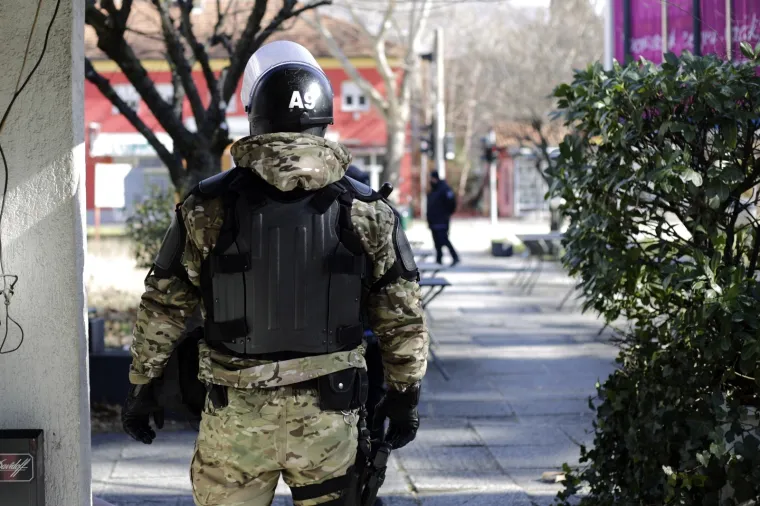 OBILJEŽEN DAN ANTIFA&Scaron;IZMA U MOSTARU: Antifa&scaron;isti položili cvijeće i vijence na Partizanskom spomen groblju