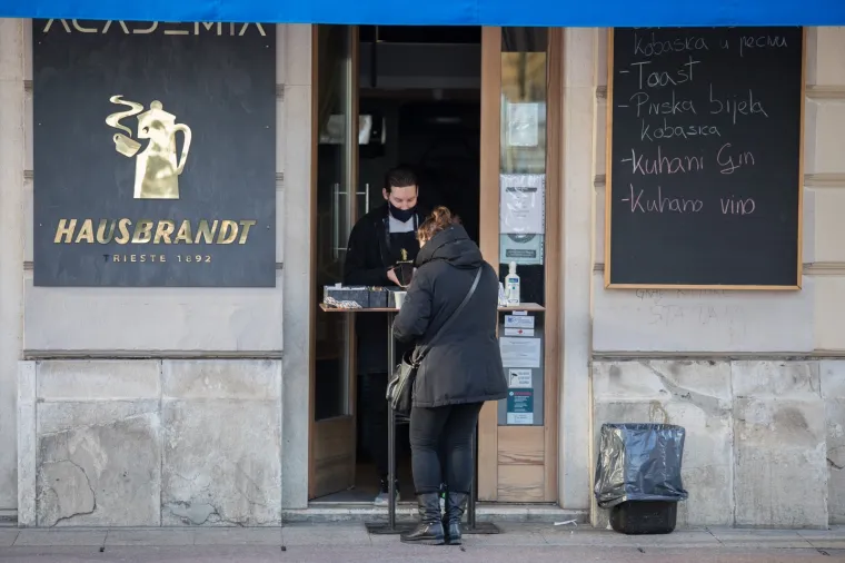Kafići opet mogu posluživati: Evo kako je to izgledalo u gradovima - neki su odlučili ipak ostati zatvoreni
