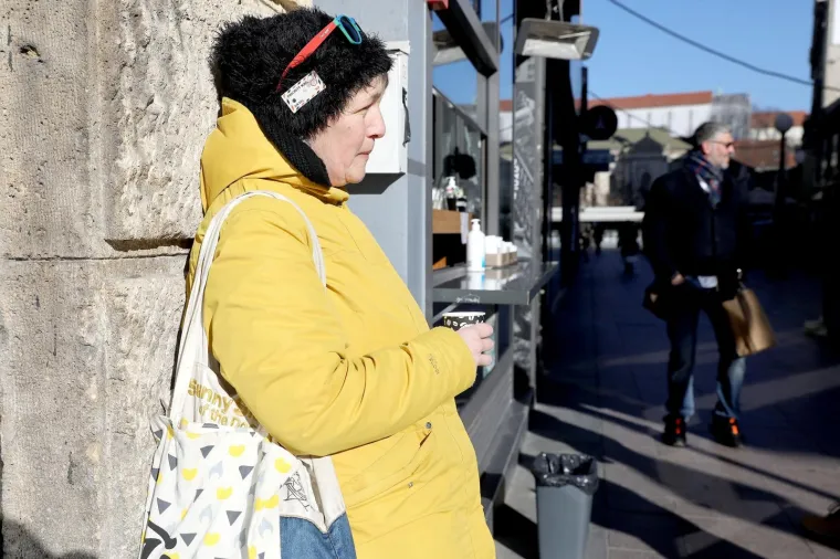 Centar Zagreba kao da je staro normalno! Kafići otvorili, pije se kava, većina bez maski, ali jedno ipak fali...