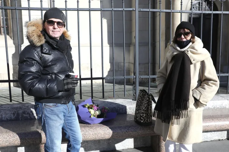 Centar Zagreba kao da je staro normalno! Kafići otvorili, pije se kava, većina bez maski, ali jedno ipak fali...