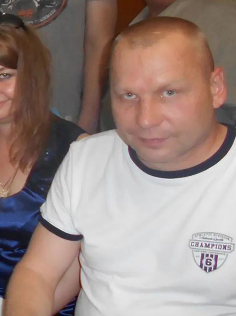 SVAKA ČAST, LEGENDO! Ovaj je čovjek bez razmišljanja skočio u zaleđeni ribnjak kako bi spasio - unesrećenog psa