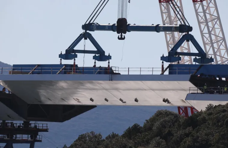 POČELO SPAJANJE PELJEŠKOG MOSTA S KOPNOM: Pogledajte najnovije fotografije ovog veličanstvenog projekta