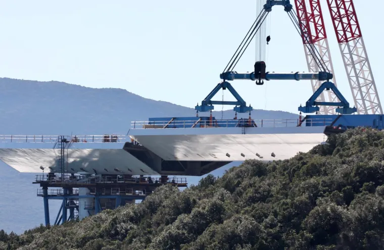 POČELO SPAJANJE PELJEŠKOG MOSTA S KOPNOM: Pogledajte najnovije fotografije ovog veličanstvenog projekta