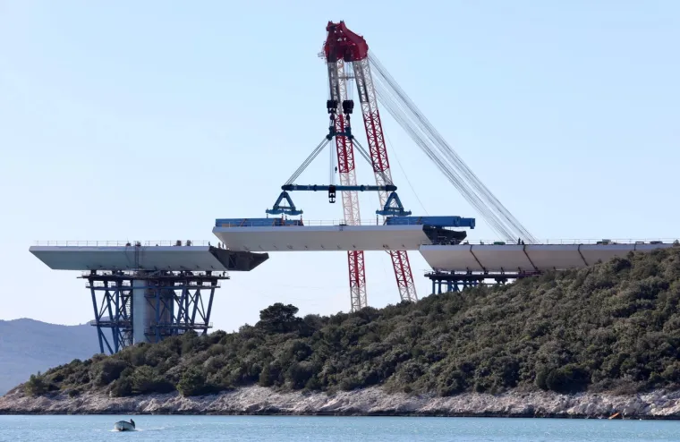 POČELO SPAJANJE PELJE&Scaron;KOG MOSTA S KOPNOM: Pogledajte najnovije fotografije ovog veličanstvenog projekta