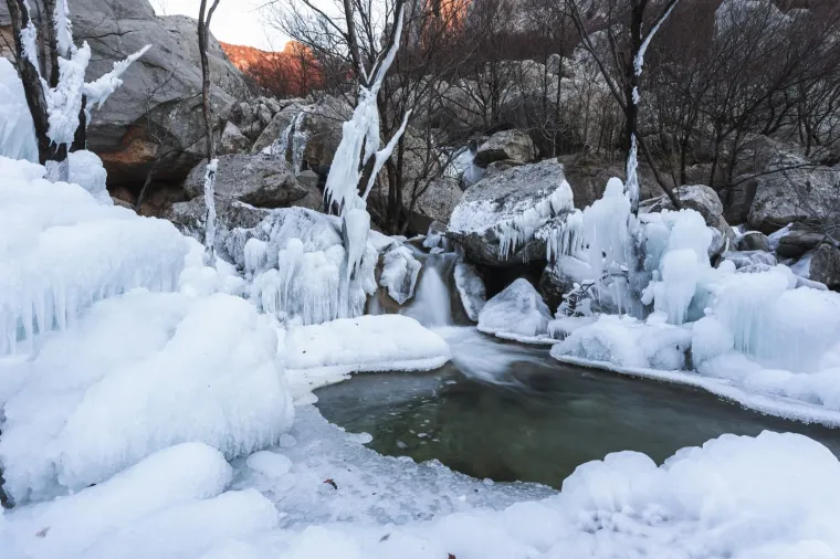 Zamrznuo se potok Paklenica u kanjonu Paklenice