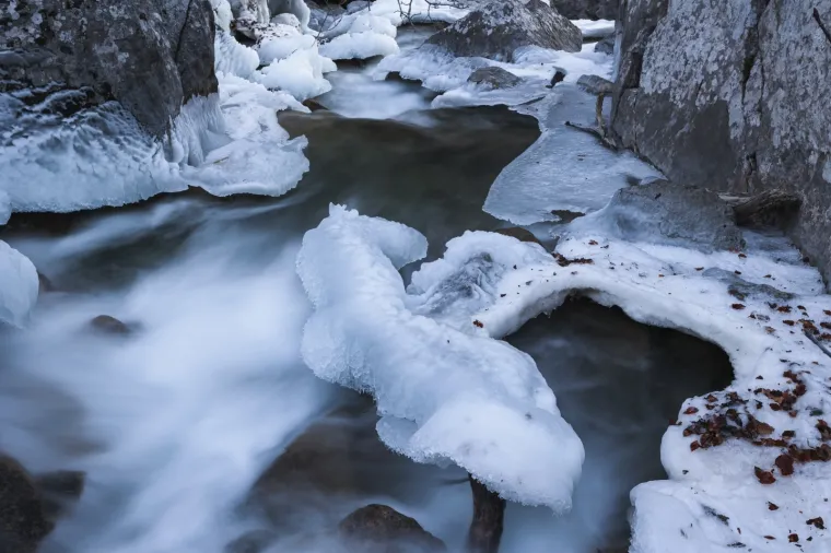 Zamrznuo se potok Paklenica u kanjonu Paklenice