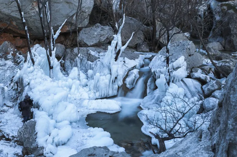 Zamrznuo se potok Paklenica u kanjonu Paklenice