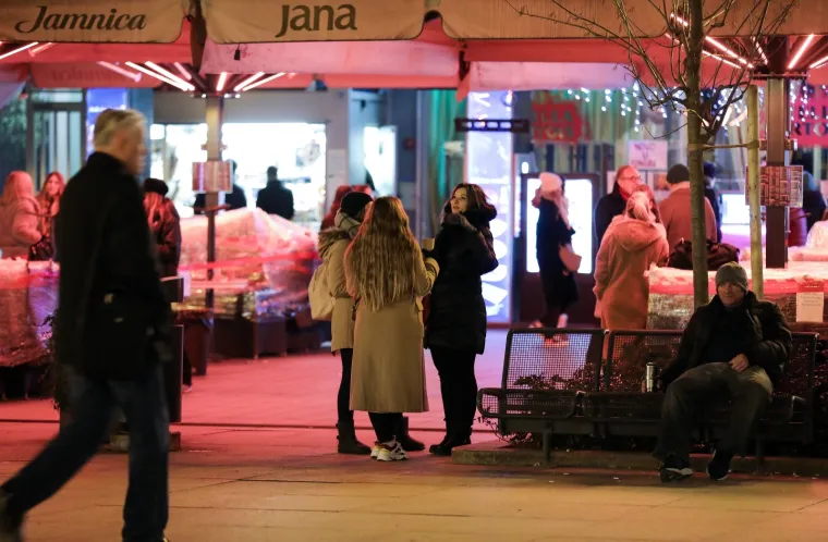 Zagreb: Bez velikih gužvi ispred kafića nakon ublažavanja mjera