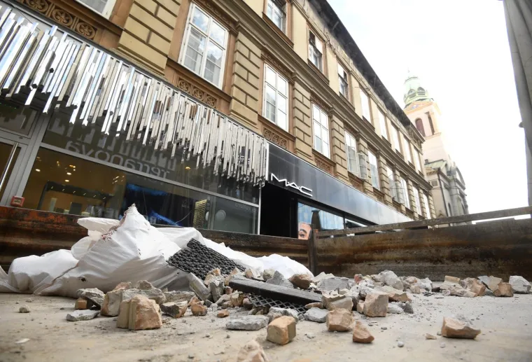 Na zagrebačkoj Ilici i u Preobraženskoj padala fasada