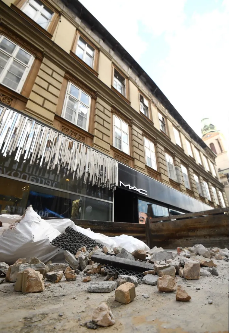 Na zagrebačkoj Ilici i u Preobraženskoj padala fasada