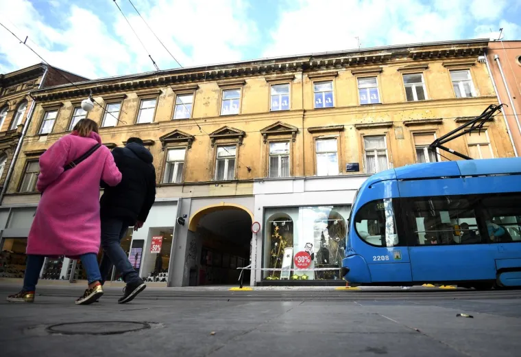 Na zagrebačkoj Ilici i u Preobraženskoj padala fasada