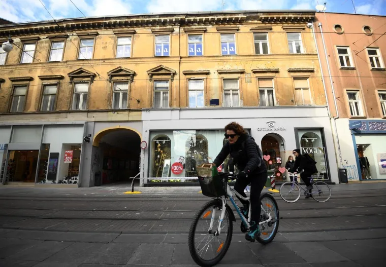 Na zagrebačkoj Ilici i u Preobraženskoj padala fasada