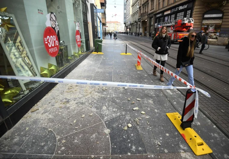 Na zagrebačkoj Ilici i u Preobraženskoj padala fasada