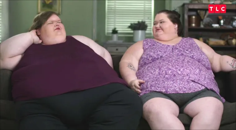 Morbidno pretile sestre Tammy (32) i Amy (31) Slaton zvijezde su TLC-jevog realityja '1000-lb Sisters'. Kada je show započeo s emitiranjem, zajedno su težile nešto više od 450 kilograma. Tammy je težila 275 kilograma, a Amy oko 180 kilograma. Sestre su odlučile sudjelovati u realtiyju jer su znale da im je zdravlje ugroženo i da trebaju izgubiti dovoljno kilograma kako bi se mogle podvrgnuti barijatrijskoj operaciji nakon koje će brže gubiti na težini.