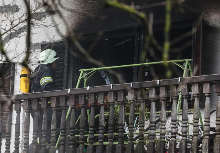 Vatrogasci gase požar obiteljske kuće u zagrebačkom Dankovcu