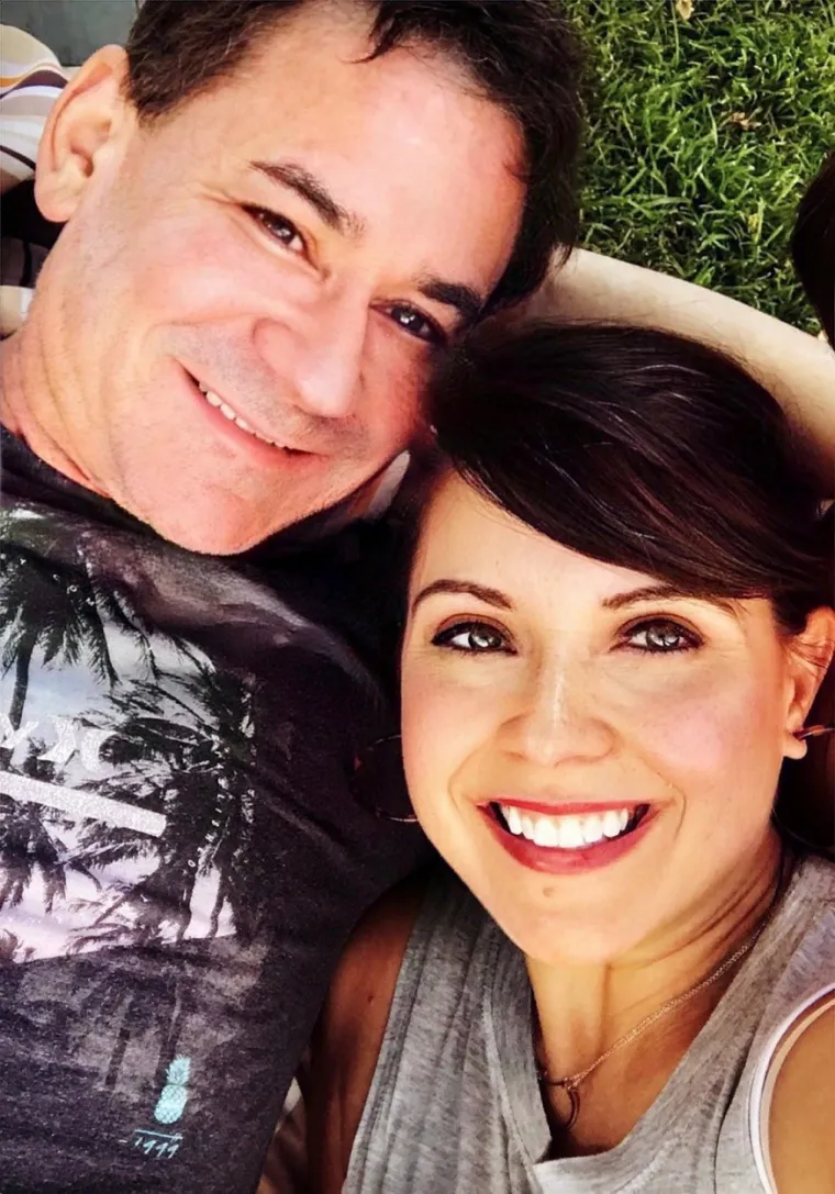 Ova udana žena i majka trojice sinova zarađuje vrtoglavih 110.000 funti (gotovo milijun kuna) mjesečno skidajući se na popularnoj 18+ platformi OnlyFans. No, veliki novac donosi i velike probleme. Naime, hejteri su joj život pretvorili u pakao.