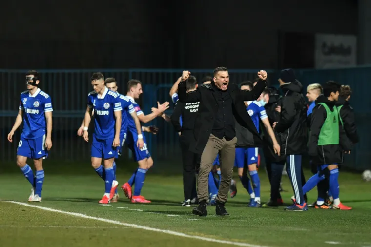 [FOTO] TOMISLAV STIPIĆ U TRANSU: Genijalni trener Slavena umalo je dobio srčani nakon gola svoje momčadi za 2:2