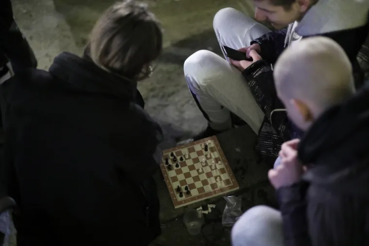 HRPA MLADIH, GLAZBA I CUGA: Evo kako je sinoć izgledao prostor ispred zagrebačkog HNK