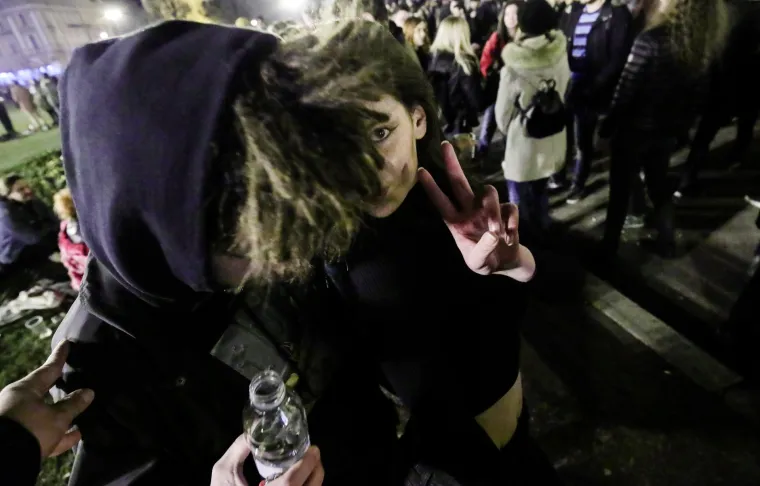Podržavate li ih? Tulum sinoć kod HNK, stotine mladih bez maske i distance