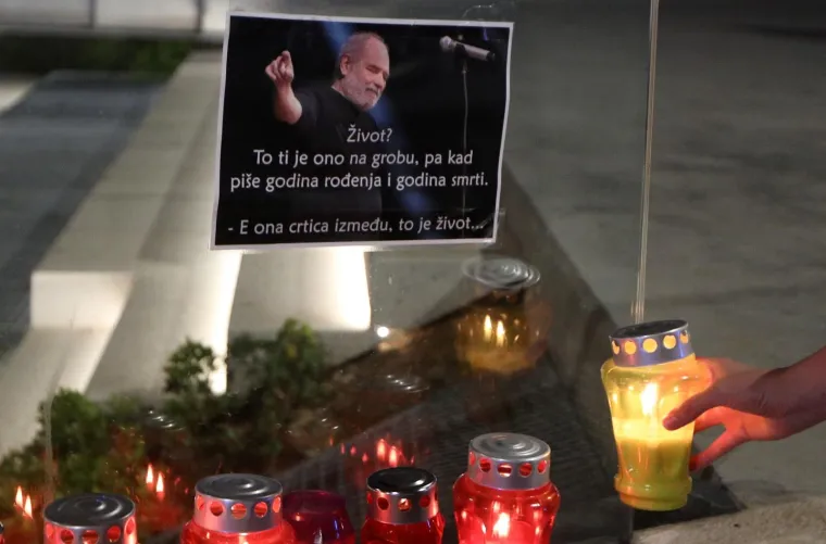 Pogledajte dirljive prizore koji mame suze na oči: Građani se opra&scaron;taju od legendarnog panonskog mornara