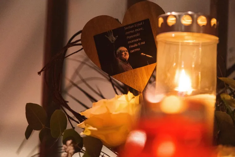 Pogledajte dirljive prizore koji mame suze na oči: Građani se opra&scaron;taju od legendarnog panonskog mornara