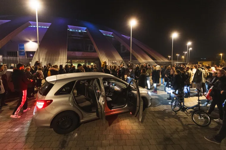 Pogledajte dirljive prizore koji mame suze na oči: Građani se opra&scaron;taju od legendarnog panonskog mornara