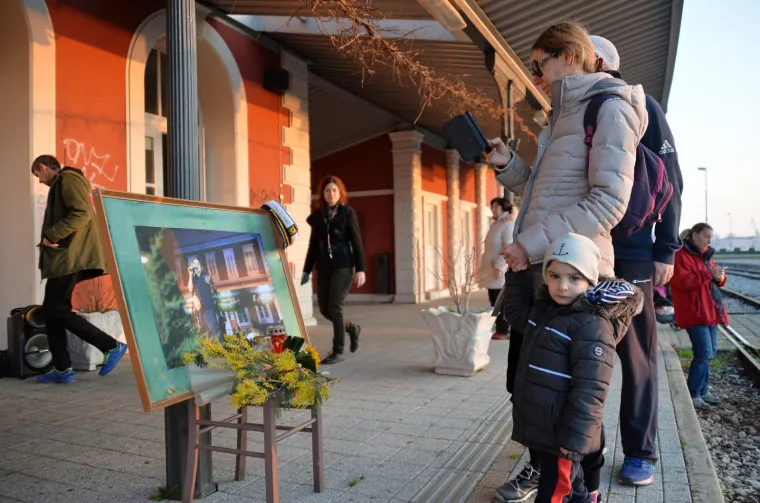Pogledajte dirljive prizore koji mame suze na oči: Građani se opra&scaron;taju od legendarnog panonskog mornara