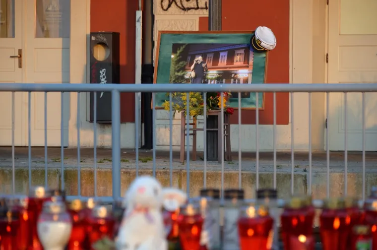 Pogledajte dirljive prizore koji mame suze na oči: Građani se opra&scaron;taju od legendarnog panonskog mornara