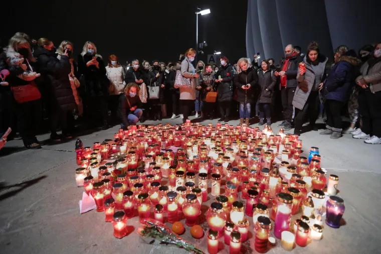 Pogledajte dirljive prizore koji mame suze na oči: Građani se opra&scaron;taju od legendarnog panonskog mornara