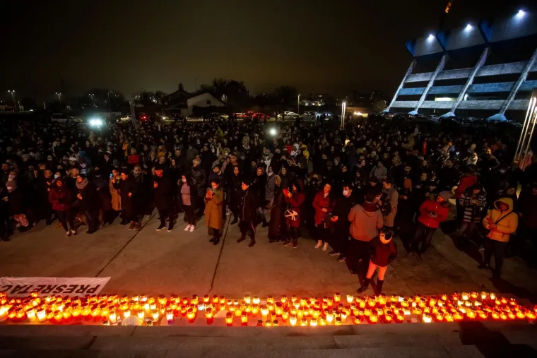 Pogledajte dirljive prizore koji mame suze na oči: Građani se opra&scaron;taju od legendarnog panonskog mornara