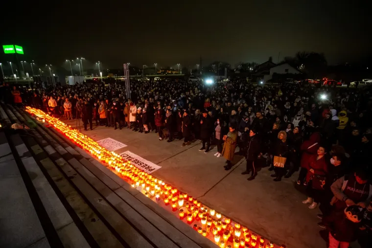 Pogledajte dirljive prizore koji mame suze na oči: Građani se opra&scaron;taju od legendarnog panonskog mornara