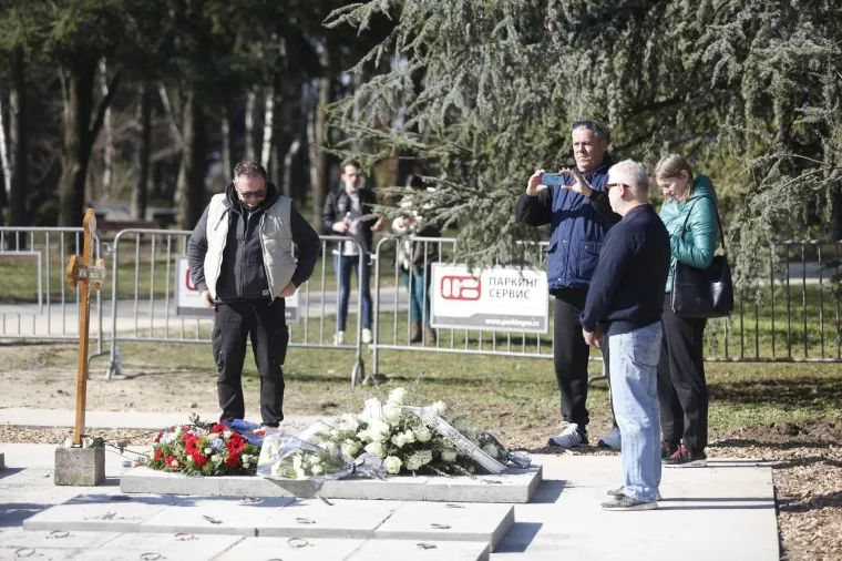 POSLJEDNJE POČIVALI&Scaron;TE ĐORĐA BALA&Scaron;EVIĆA: Kantautor je sahranjen u Novom Sadu