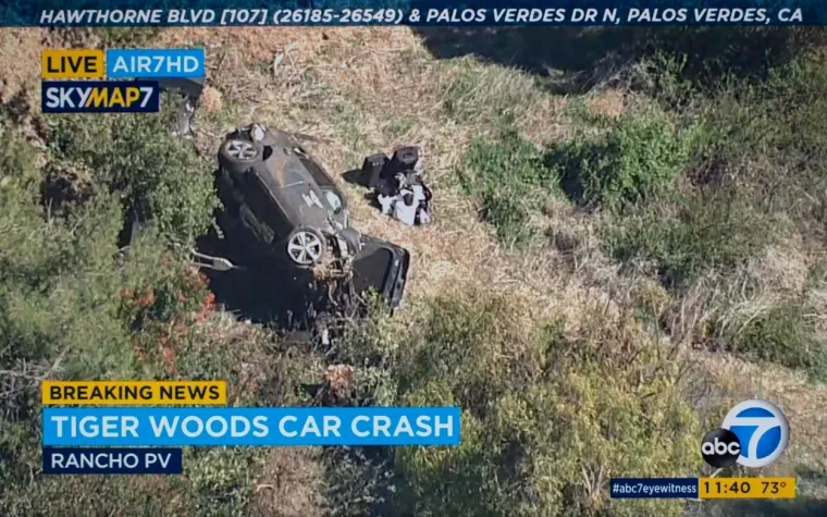Jedan od najboljih golfera svih vremena 45-godišnji Amerikanac Tiger Woods izletio je automobilom s ceste u predgrađu Los Angelesa, a pri prevrtanju je doživio teške i višestruke ozljede nogu.