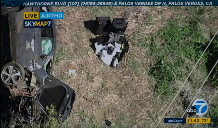 Slike s mjesta nesreće su pokazale automobil prevrnut na bok i sa značajnim oštećenjima prednjeg dijela. Woods je ostao zarobljen u vozilu pa su bila potrebna posebna kliješta kako bi ga djelatnici hitne službe mogli izvući iz oštećenog automobila.